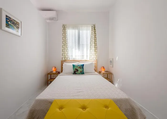 Aqua's Sunshine, Quiet In Adamas, Milos * Adamantas (Milos)